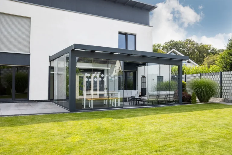 Aluxe UltraLine Classic tuinkamer in antracietgrijs met panoramaschuifwanden